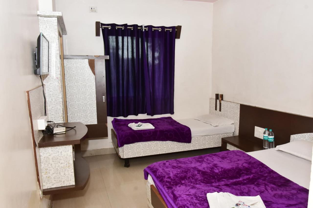 Hotel Temple Sai Shirdi Zewnętrze zdjęcie