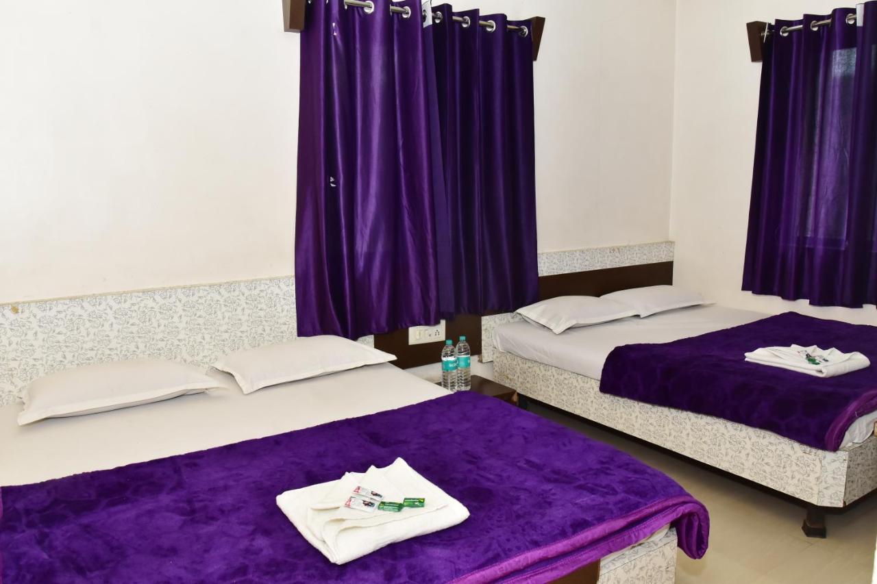 Hotel Temple Sai Shirdi Zewnętrze zdjęcie