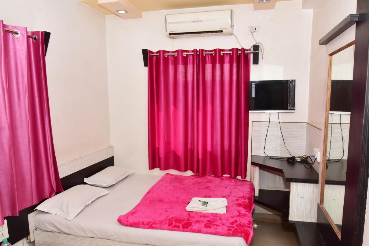 Hotel Temple Sai Shirdi Zewnętrze zdjęcie