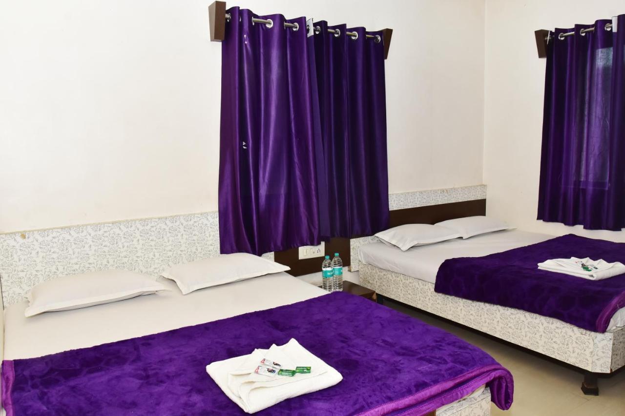 Hotel Temple Sai Shirdi Zewnętrze zdjęcie