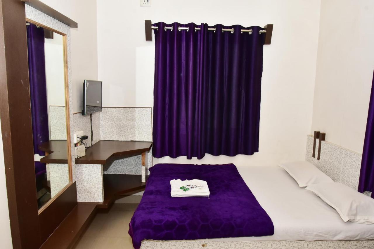 Hotel Temple Sai Shirdi Zewnętrze zdjęcie