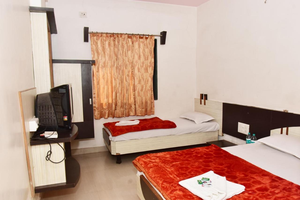 Hotel Temple Sai Shirdi Zewnętrze zdjęcie