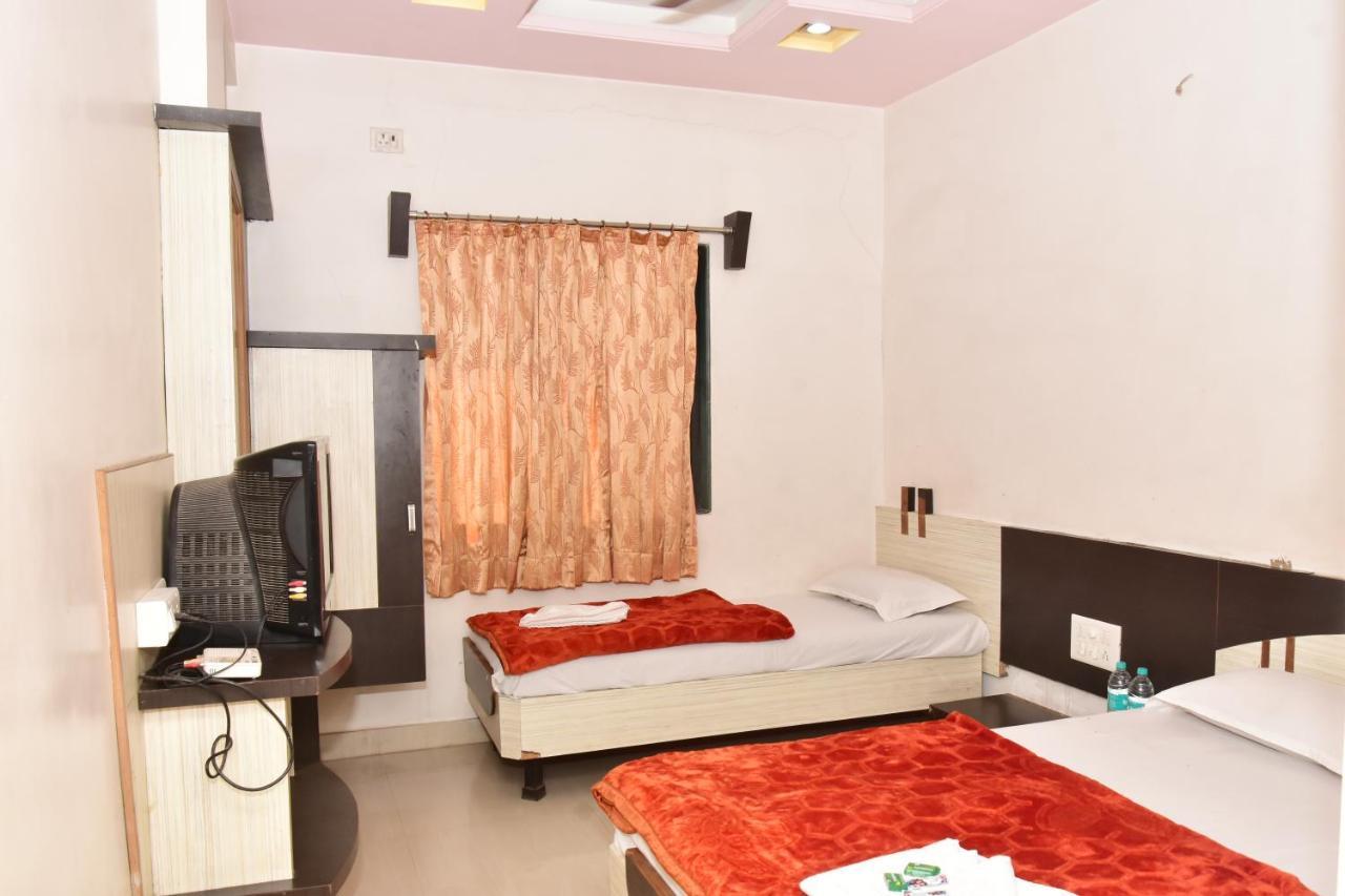 Hotel Temple Sai Shirdi Zewnętrze zdjęcie