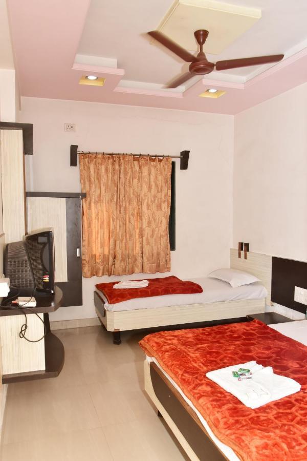 Hotel Temple Sai Shirdi Zewnętrze zdjęcie